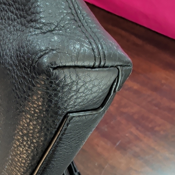 Tory Burch Black Leather Bag with Gold Details - Picture 11 of 16